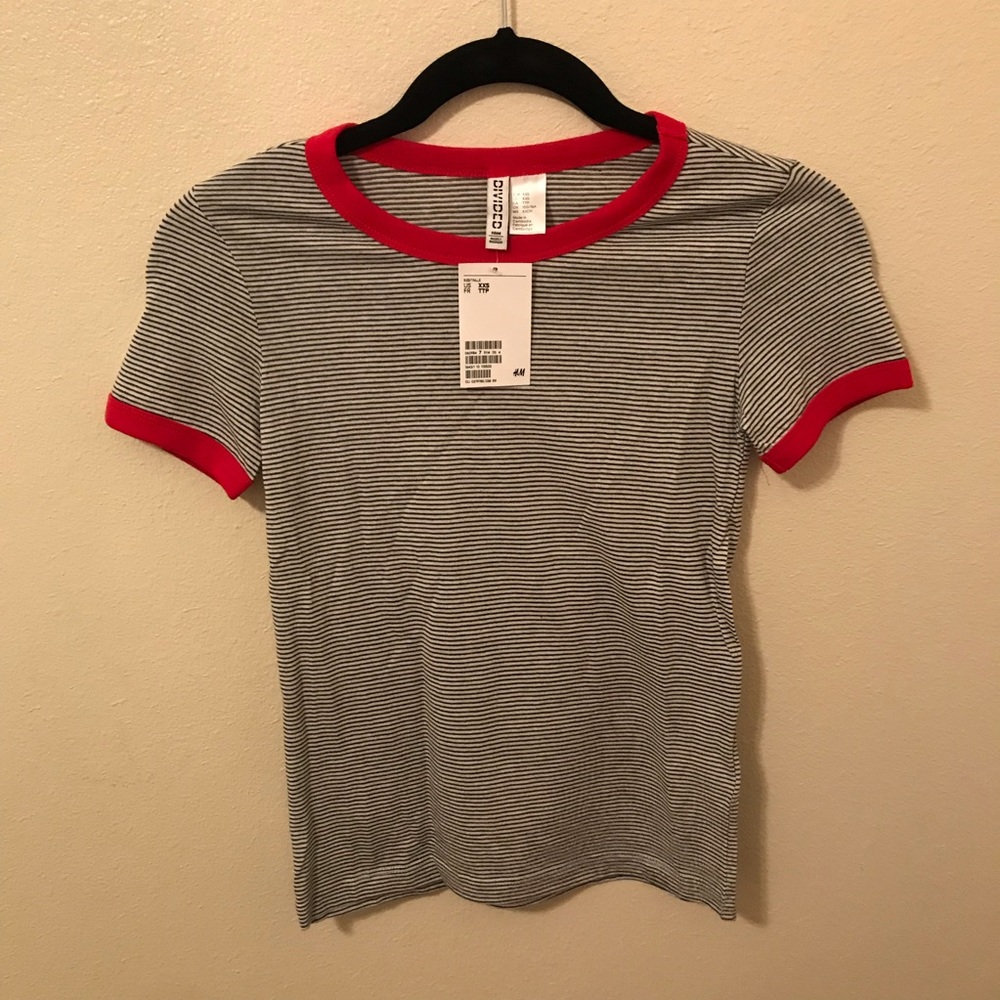 {NEW} Black and White Stripped T-shirt